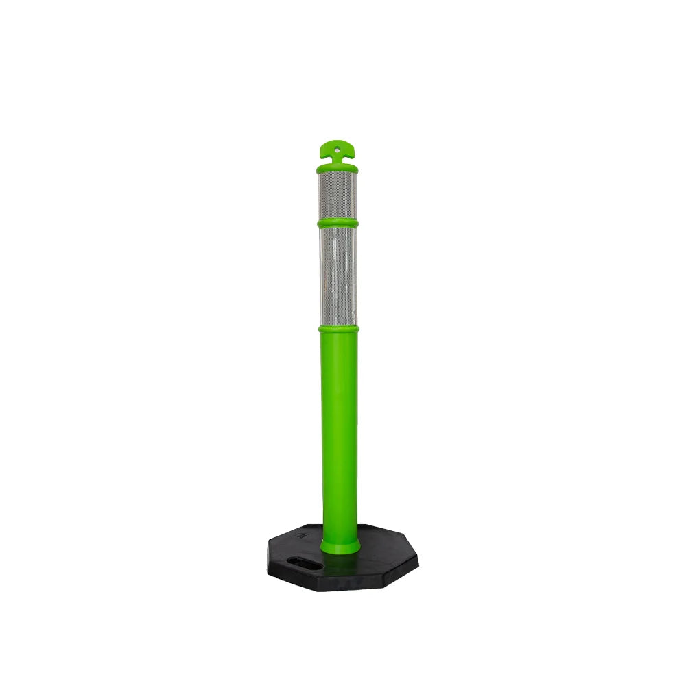 Traffic delineator post