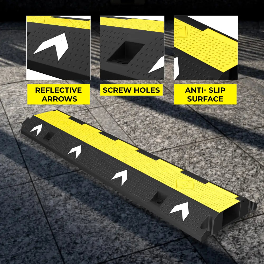 Ramp with reflective arrows