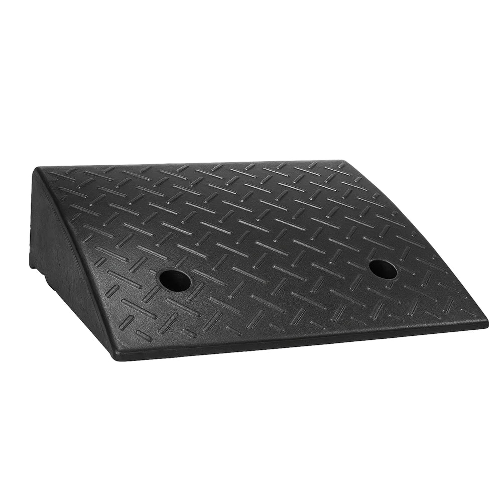Rubber wheel curb ramp heavy duty for vehicle access and loading areas